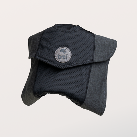 【美品】Trtl Pillow ケース付きネックピロー黒 trtl-pillow-cool-1___Color--